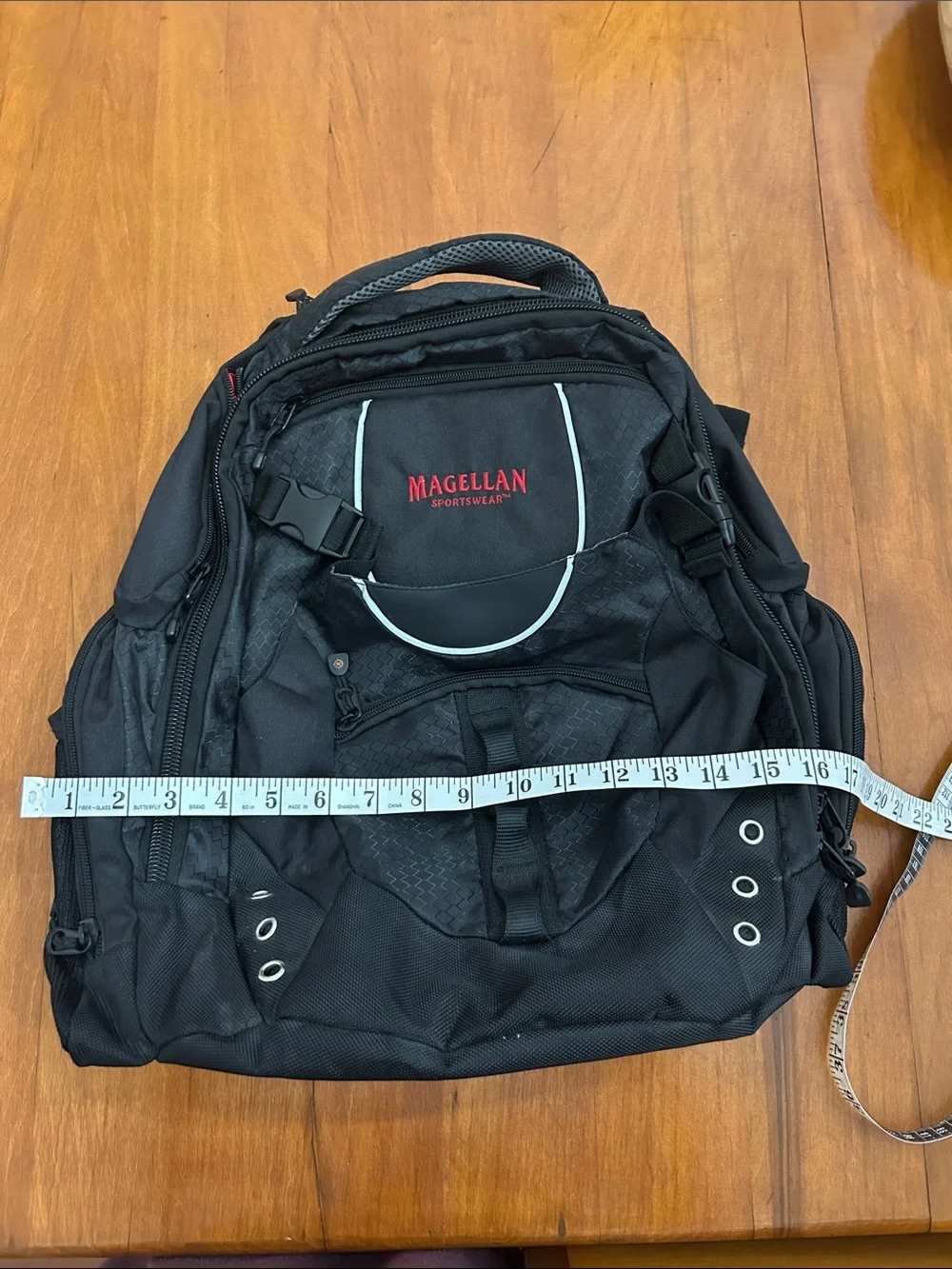 Magellan Sportswear lots features
